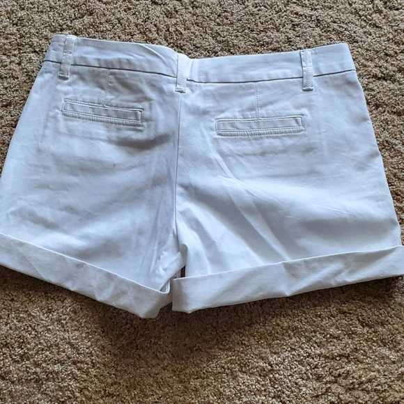 NEW! Banana Republic Cuffed Shorts - Picture 2 of 4